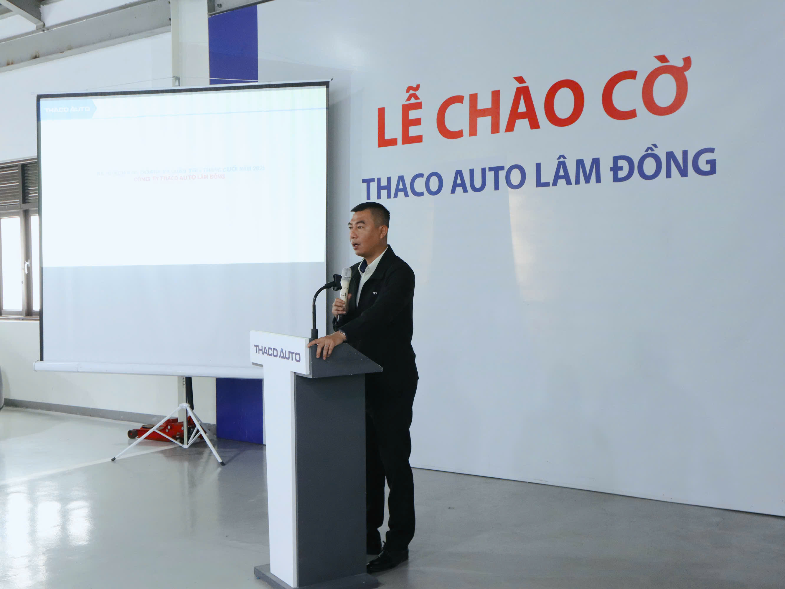 THACO AUTO Lâm Đồng tổ chức lễ chào cờ đầu tháng 7 tại 3 showroom toàn tỉnh