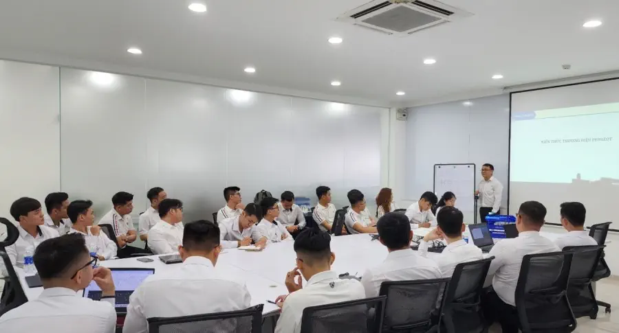 THACO AUTO Phú Nhuận trang bị kiến thức cho đội ngũ TVBH mới