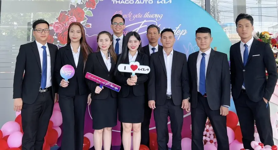 THACO AUTO Gia Lai - Kon Tum tôn vinh và tri ân “một nửa thế giới”’