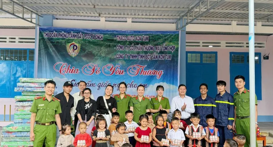 THACO AUTO Kon Tum tham gia đồng hành chương trình "Sưởi ấm giấc ngủ cho em"