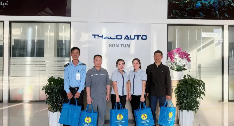 THACO AUTO Kon Tum trao quà tết cho đoàn viên công đoàn và người lao động có hoàn cảnh khó khăn