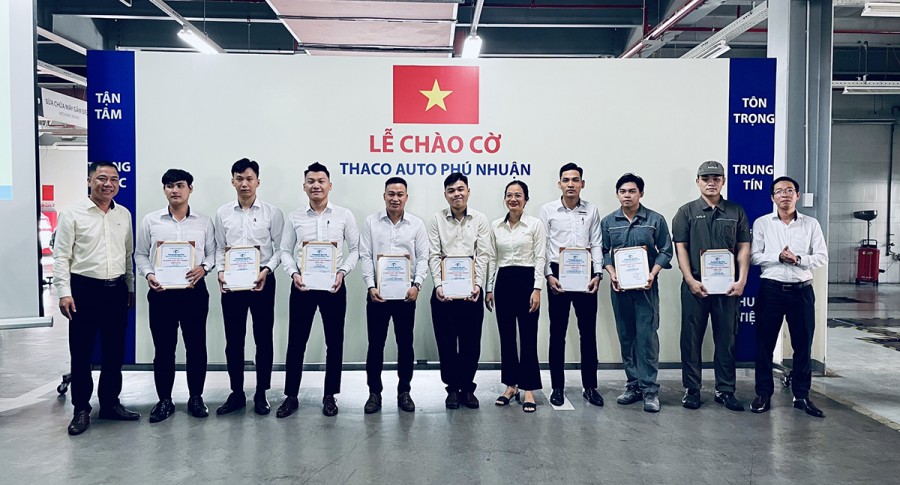 Lễ chào cờ tháng 6: THACO AUTO Phú Nhuận sẵn sàng bứt phá tháng cuối Quý II/2024