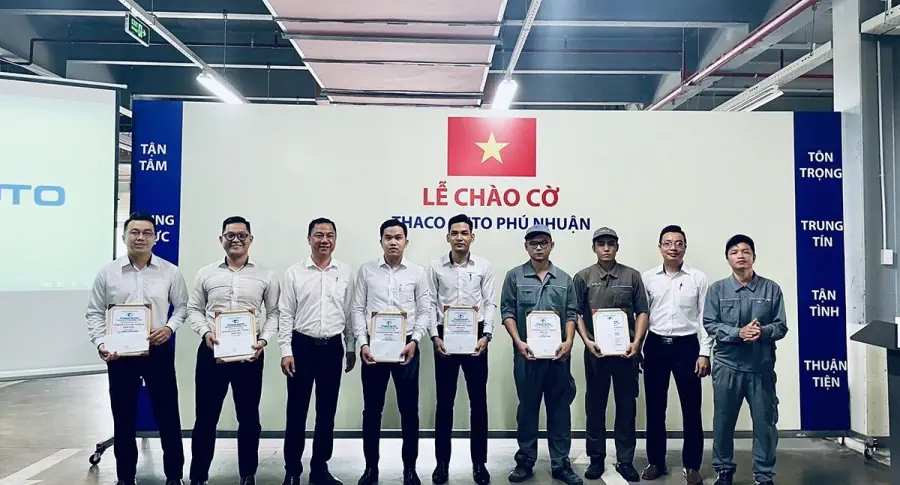 Lễ chào cờ tháng 5: THACO AUTO Phú Nhuận vinh danh cá nhân có thành tích xuất sắc