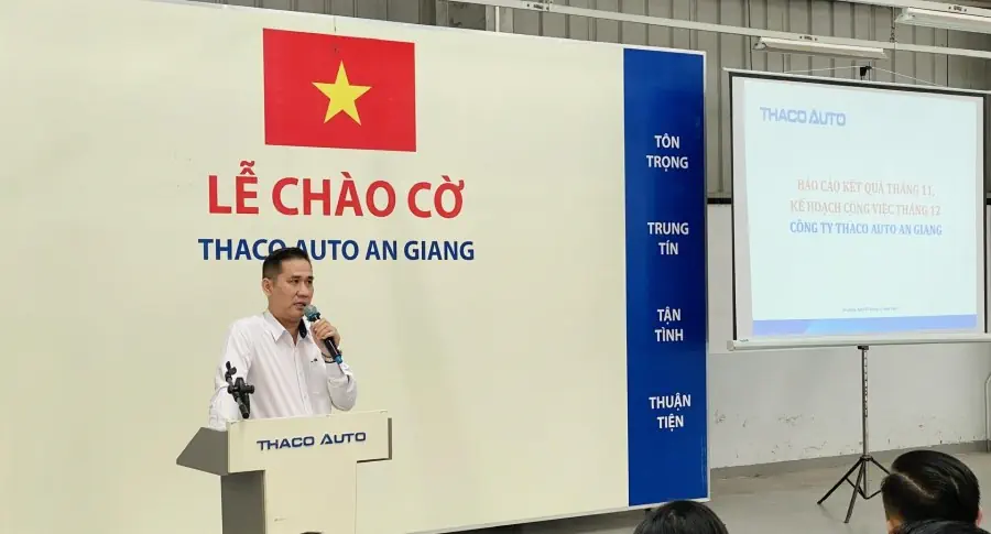 THACO AUTO An Giang tổ chức lễ chào cờ cuối cùng của năm 2024 - Triển khai công tác chăm sóc khách hàng mùa lễ hội