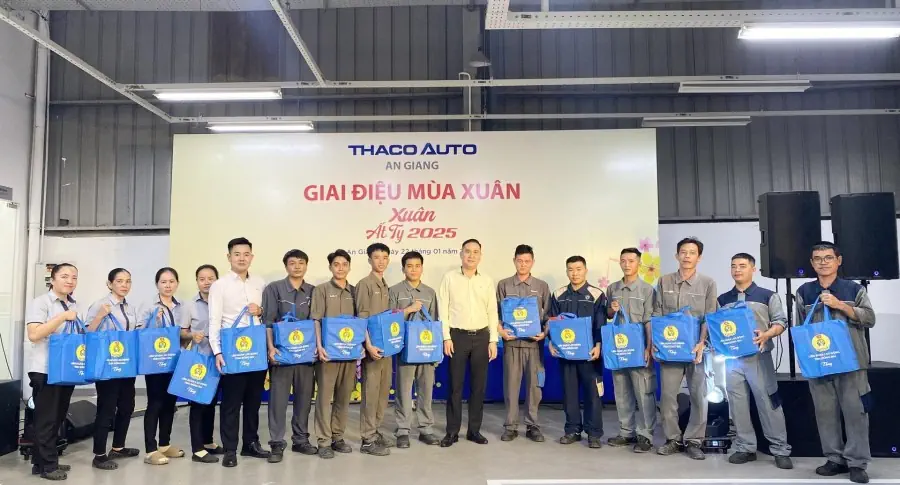 THACO AUTO An Giang “trao yêu thương” đến CBNV nhân dịp Xuân Ất Tỵ 2025