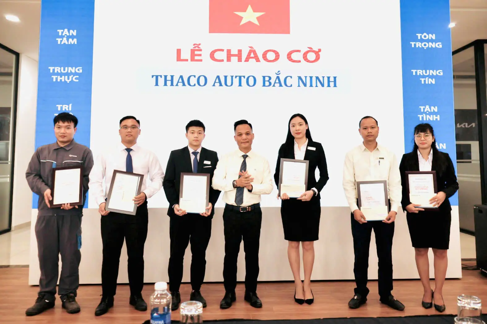 🇻🇳 CHÀO CỜ THÁNG 4/2025: BƯỚC CHUYỂN MÌNH TỪ THACO AUTO BẮC GIANG 🇻🇳