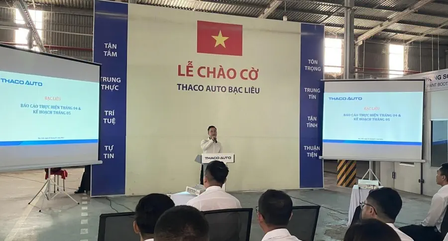 THACO AUTO Bạc Liêu tổ chức Lễ chào cờ định kỳ tháng 5