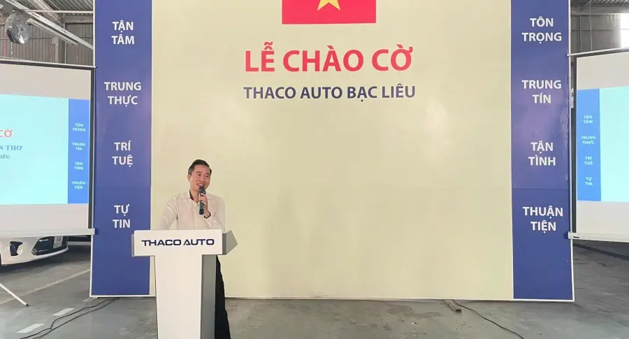 Lễ chào cờ tháng 11: THACO AUTO Bạc Liêu tăng tốc trong tháng cuối cùng ưu đãi 50% lệ phí trước bạ