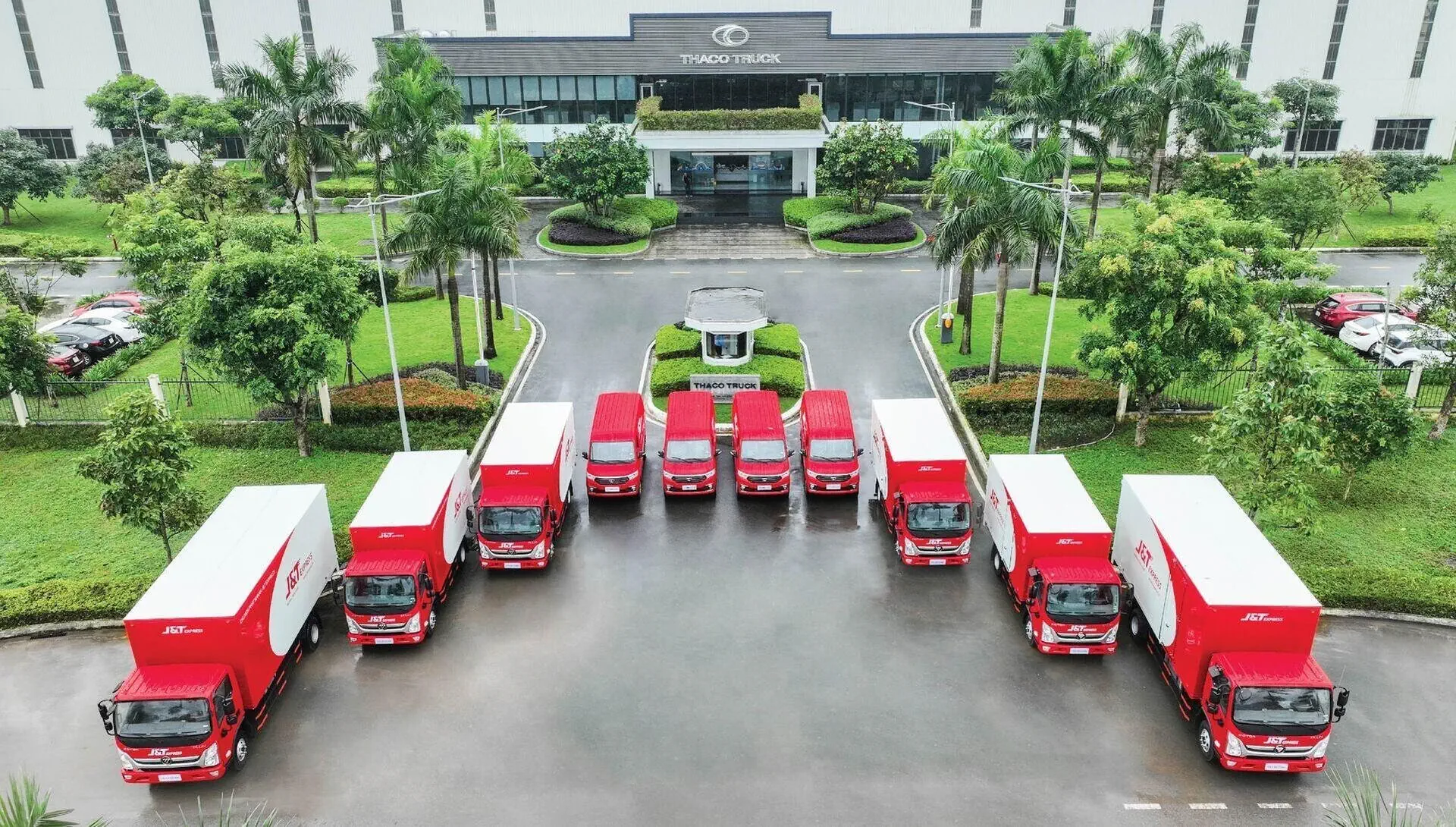 THACO AUTO bàn giao lô 140 xe cho thương hiệu Chuyển phát nhanh J&T Express Việt Nam