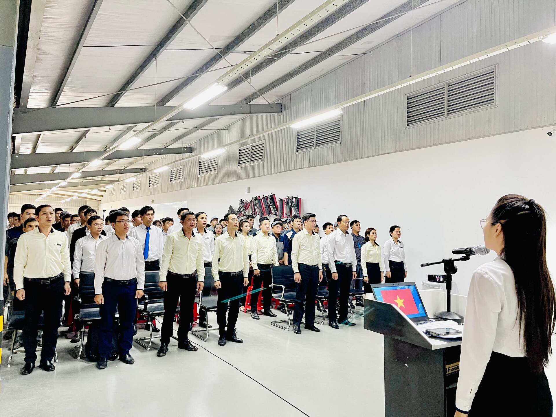 Lễ chào cờ tháng 8: THACO AUTO Bình Định tổng kết công tác kinh doanh và dịch vụ tháng 07, định hướng phát triển hoàn thành chỉ tiêu quý III