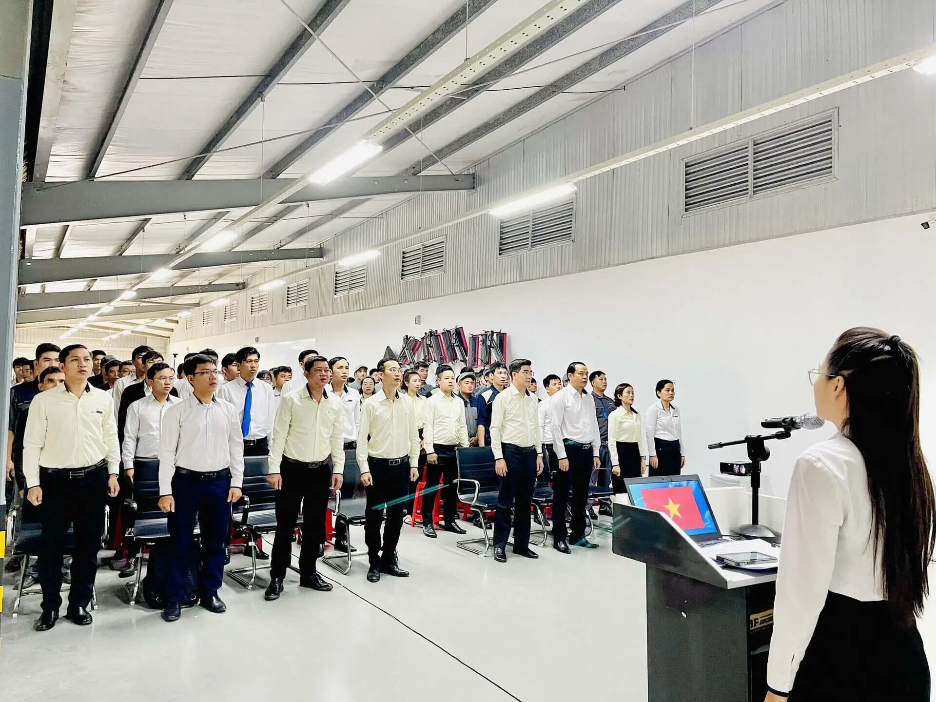 Lễ chào cờ tháng 8: THACO AUTO Bình Định tổng kết công tác kinh doanh và dịch vụ tháng 07, định hướng phát triển hoàn thành chỉ tiêu quý III