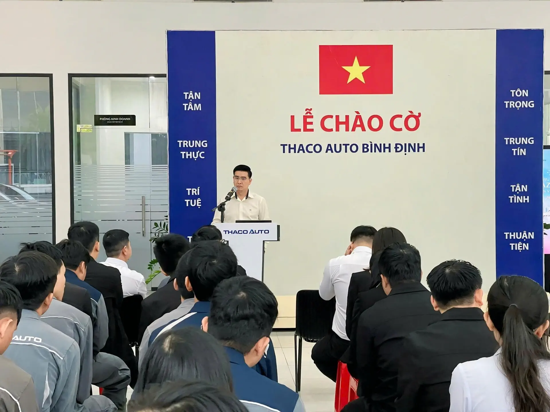 THACO AUTO Bình Định tổ chức lễ chào cờ tháng 3/2025 – Tập trung thực hiện chỉ tiêu Quý I.