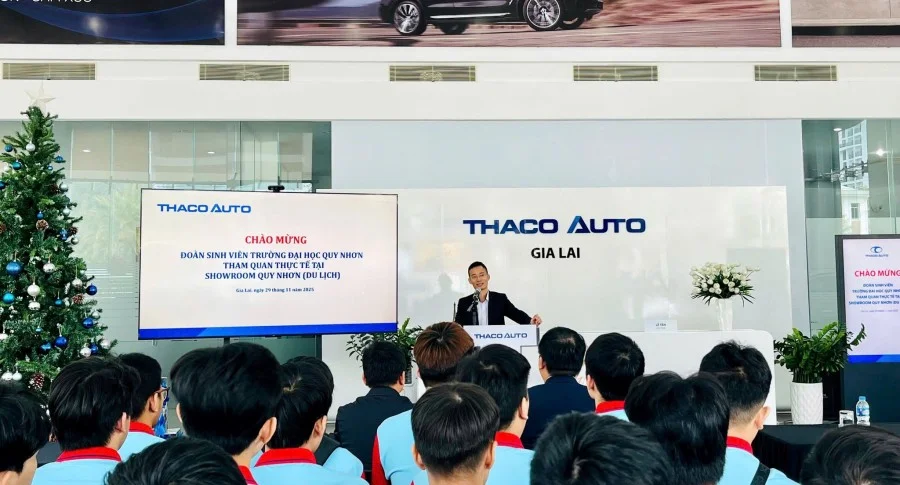 Showroom Quy Nhơn chào mừng đoàn sinh viên Đại Học Quy Nhơn tới tham quan