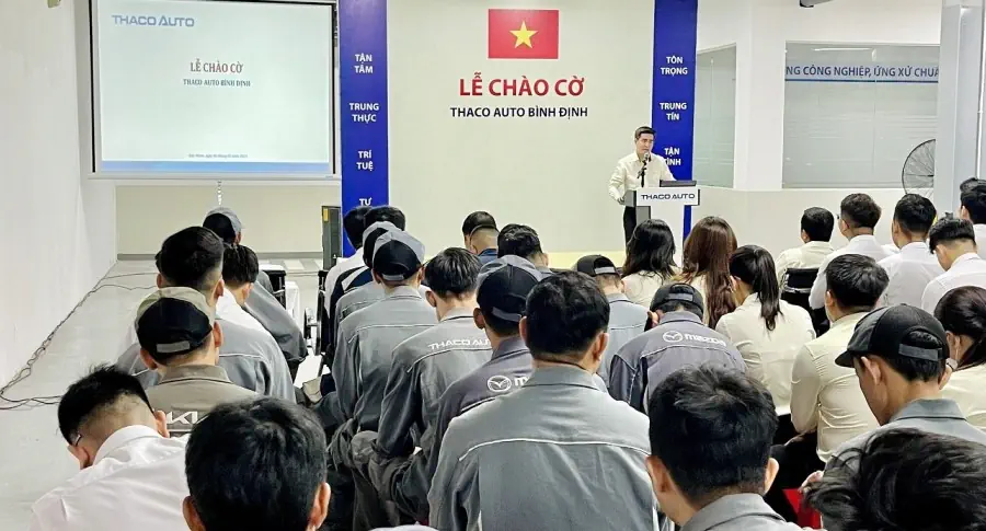 THACO AUTO Bình Định tổ chức Lễ chào cờ định kỳ tháng 5