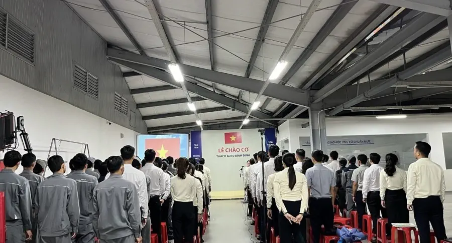 THACO AUTO Bình Định tổ chức Lễ chào cờ định kỳ tháng 6
