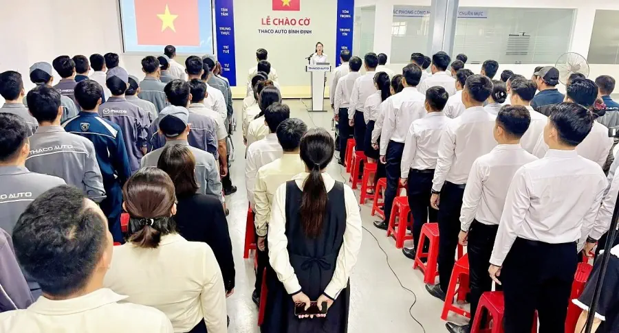 THACO AUTO Bình Định tổ chức Lễ chào cờ định kỳ tháng 7
