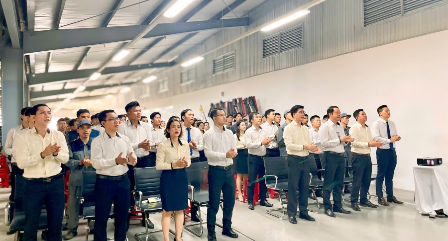 Lễ chào cờ tháng 9: THACO AUTO BÌNH ĐỊNH đẩy mạnh phục vụ khách hàng sau nghị định giảm 50% lệ phí trước bạ