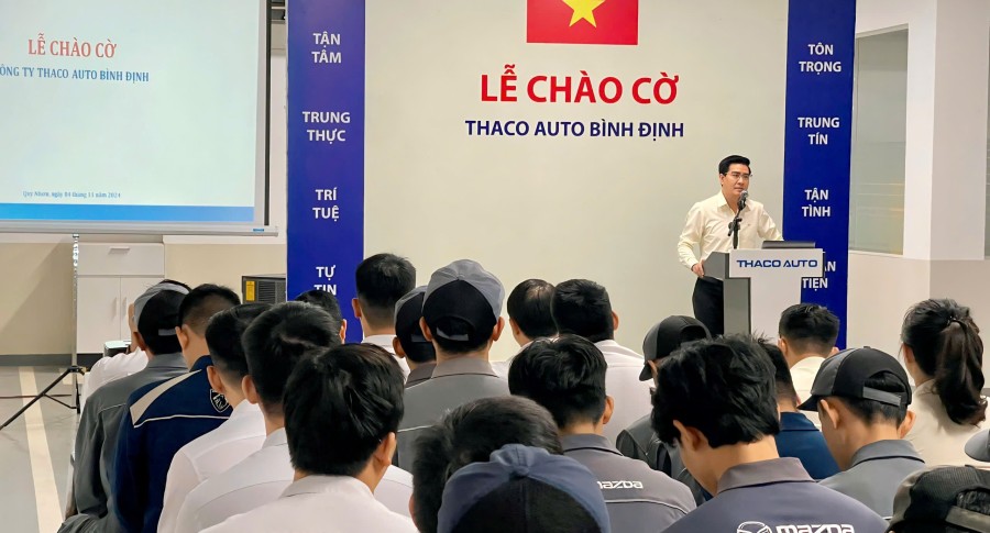 Lễ chào cờ tháng 11: THACO AUTO Bình Định tăng tốc trong tháng cuối cùng ưu đãi 50% lệ phí trước bạ