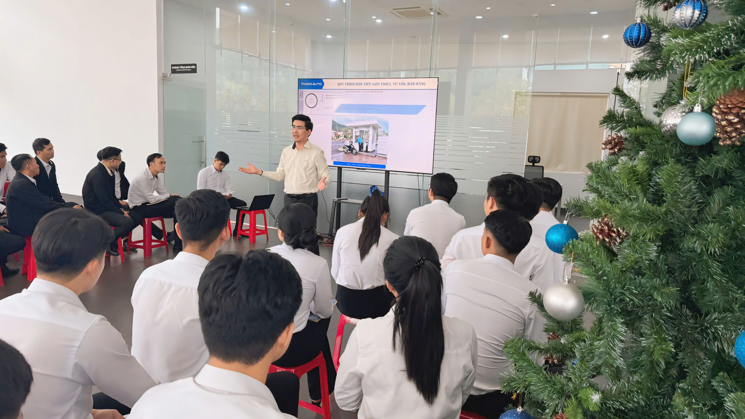 THACO AUTO Bình Định tổ chức Đào tạo nâng cao kiến thức cho Nhân sự bán hàng
