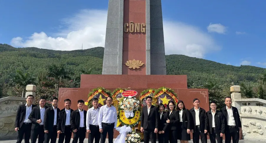 THACO AUTO Bình Định thăm viếng Nghĩa trang Liệt sĩ đầu xuân 2025