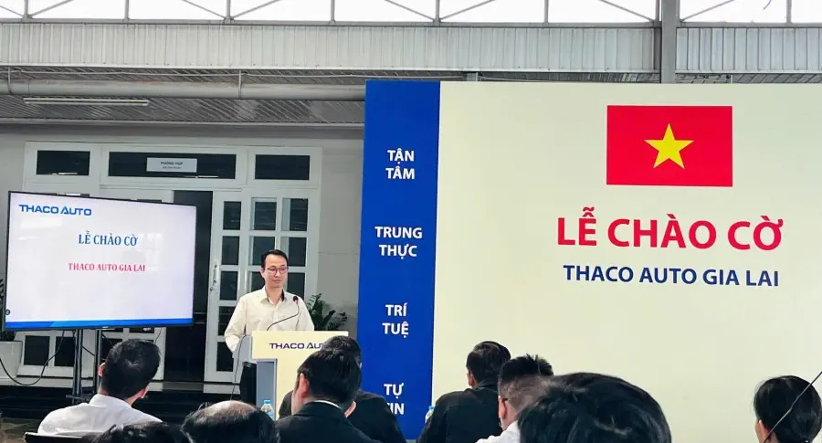 Lễ chào cờ tháng 10: THACO AUTO Gia Lai chủ động thích ứng, bức phá quý 4 năm 2025