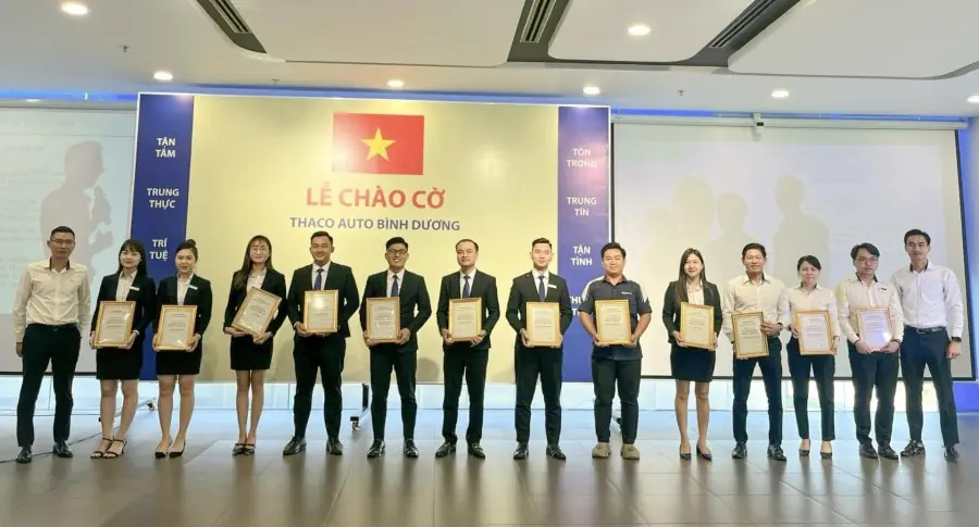 Lễ chào cờ tháng 11: THACO AUTO Bình Dương tăng tốc trong tháng cuối cùng ưu đãi 50% lệ phí trước bạ