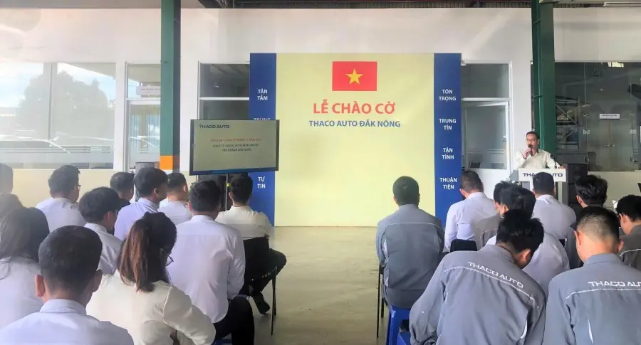 Lễ chào cờ tháng 11: THACO AUTO Đắk Nông tăng tốc trong tháng cuối cùng ưu đãi 50% lệ phí trước bạ