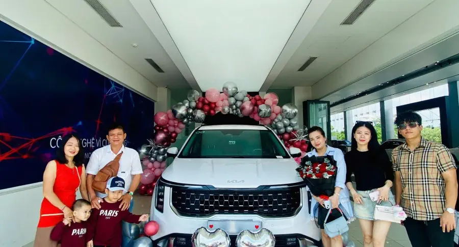 THACO AUTO Bình Tân bàn giao xe Kia New Carnival đầu tiên tại Showroom Kia Bình Tân