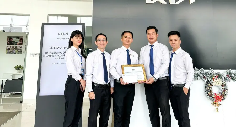 THACO AUTO Bình Tân trao thưởng cho Tư vấn dịch vụ có hoạt động chăm sóc khách hàng tốt nhất Quý III/2024