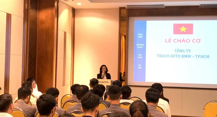 Lễ chào cờ tháng 11: THACO AUTO BMW - HCM tăng tốc trong tháng cuối cùng ưu đãi 50% lệ phí trước bạ