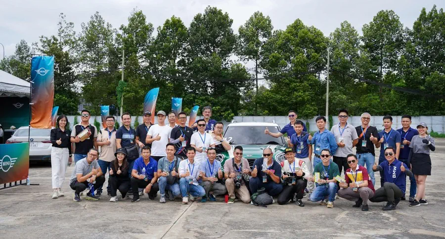 Trải nghiệm lái thử BMW và MINI với thử thách địa hình đầy phấn khích