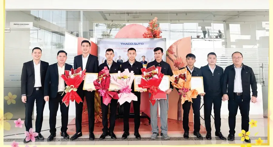 Lễ chào cờ đầu tiên năm 2025: THACO AUTO Quảng Trị vinh danh các cá nhân, tập thể xuất sắc