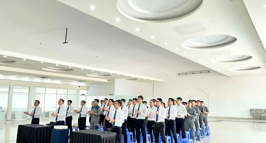 Lễ chào cờ tháng 11: THACO AUTO TRÀ VINH tăng tốc trong tháng cuối cùng ưu đãi 50% lệ phí trước bạ