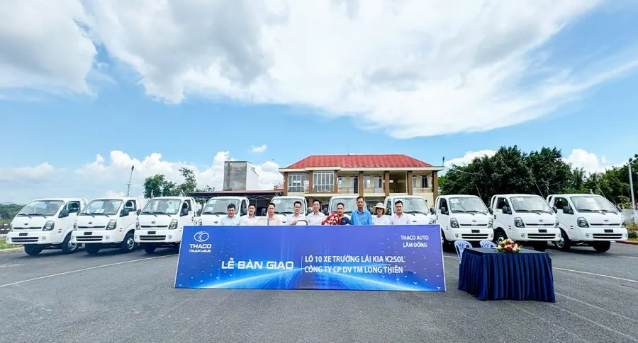 LỄ BÀN GIAO LÔ 10 XE KIA K250L CỦA SHOWROOM THACO TRUCK & BUS BẢO LỘC – THACO AUTO LÂM ĐỒNG CHO TRƯỜNG ĐÀO TẠO & SÁT HẠCH LÁI XE BÁ THIÊN