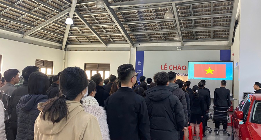 THACO AUTO Lâm Đồng tổ chức lễ chào cờ đầu năm 2025 - Vinh danh cá nhân, tập thể đạt thành tích xuất sắc.
