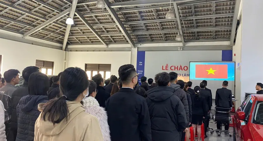 THACO AUTO Lâm Đồng tổ chức lễ chào cờ đầu năm 2025 - Vinh danh cá nhân, tập thể đạt thành tích xuất sắc.