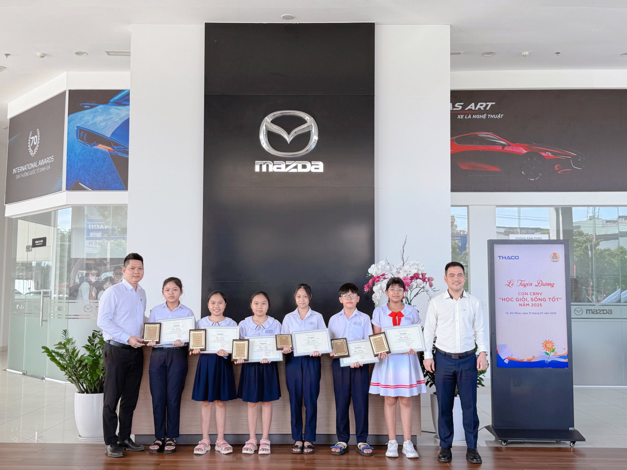 THACO AUTO Đà Nẵng tuyên dương con CBNV Học giỏi - Sống tốt năm 2025