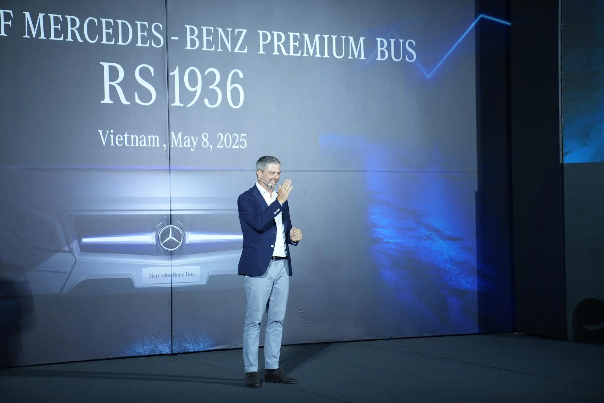 THACO AUTO xuất khẩu xe bus cao cấp Mercedes-Benz RS 1936 sang thị trường Thái Lan