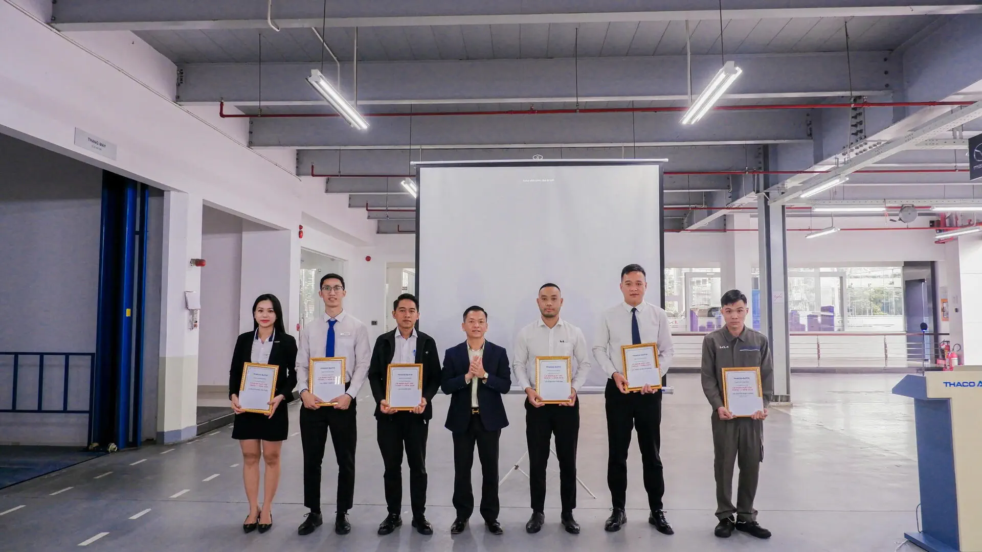 Chương trình chào cờ tháng 12: Nâng cao vai trò quản trị từng cá nhân, hướng đến mục tiêu 2025