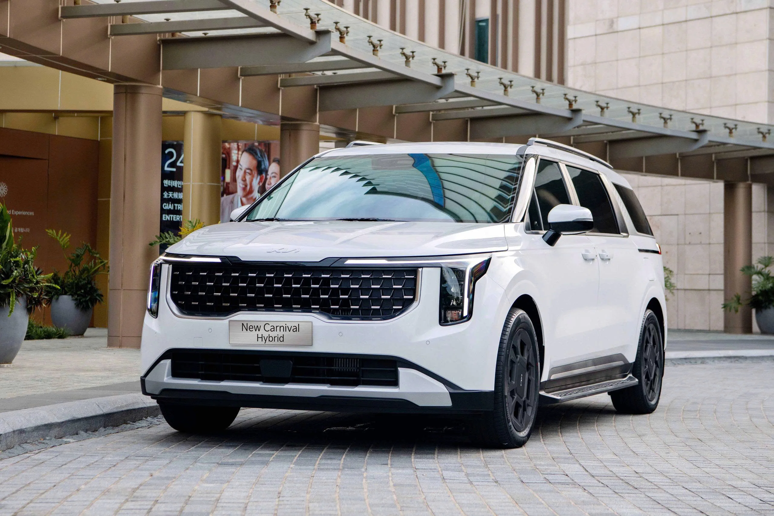Tháng 3, cơ hội sở hữu xe New Carnival Hybrid Premium với giá bán hấp dẫn từ 1,519 tỷ đồng