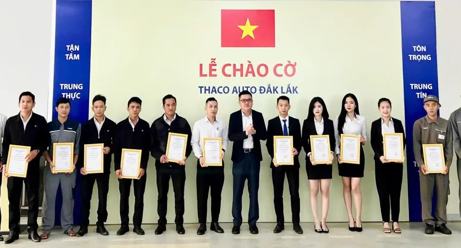 Lễ chào cờ tháng 11: THACO AUTO Đắk Lắk tăng tốc trong tháng cuối cùng ưu đãi 50% lệ phí trước bạ