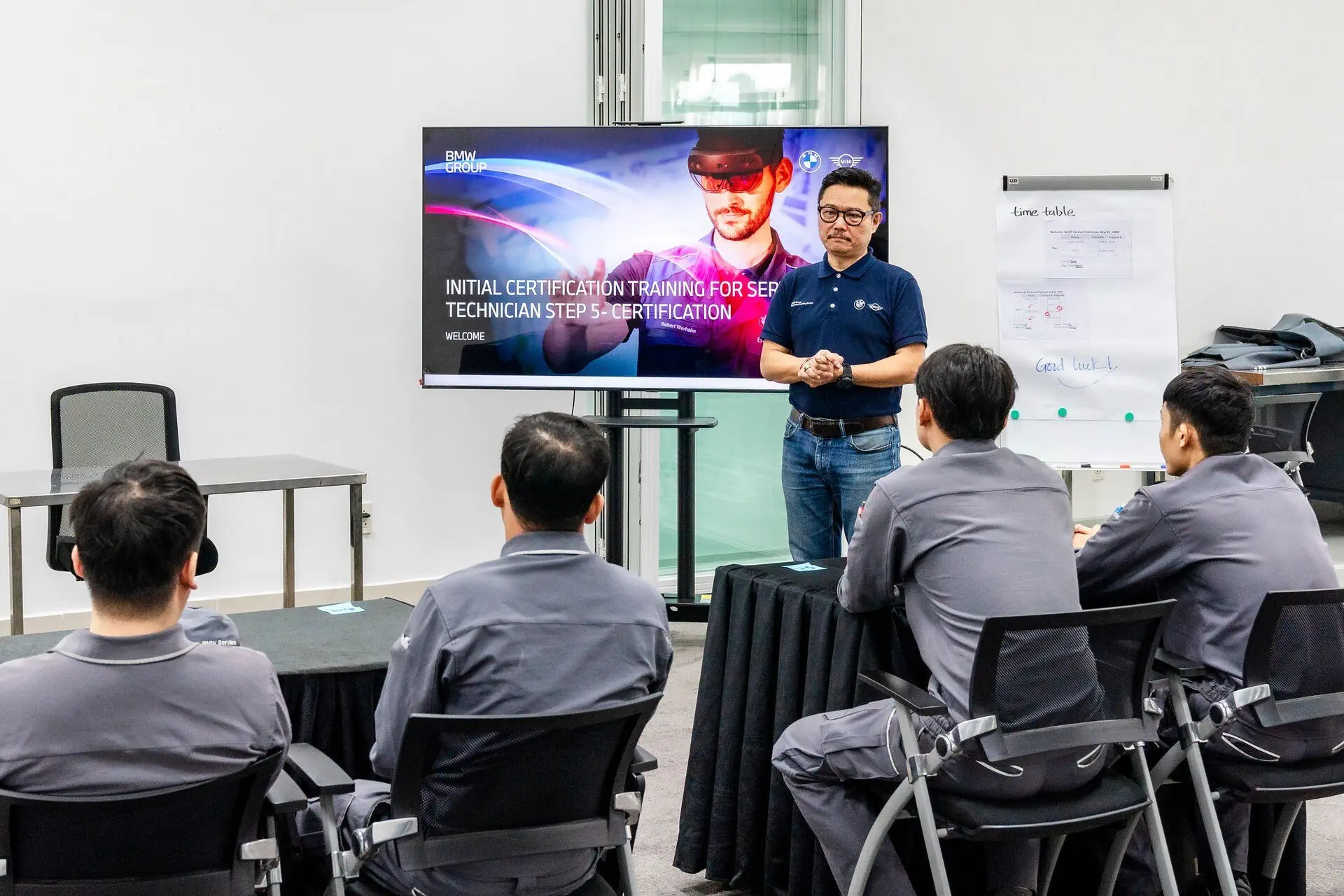 Đội ngũ kỹ thuật viên THACO AUTO đạt chứng chỉ quốc tế từ thương hiệu BMW