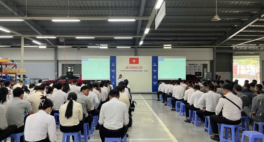Lễ chào cờ tháng 1: THACO AUTO Trường Chinh đẩy mạnh quyết tâm nâng cao mục tiêu kinh doanh trong đầu năm mới 2025
