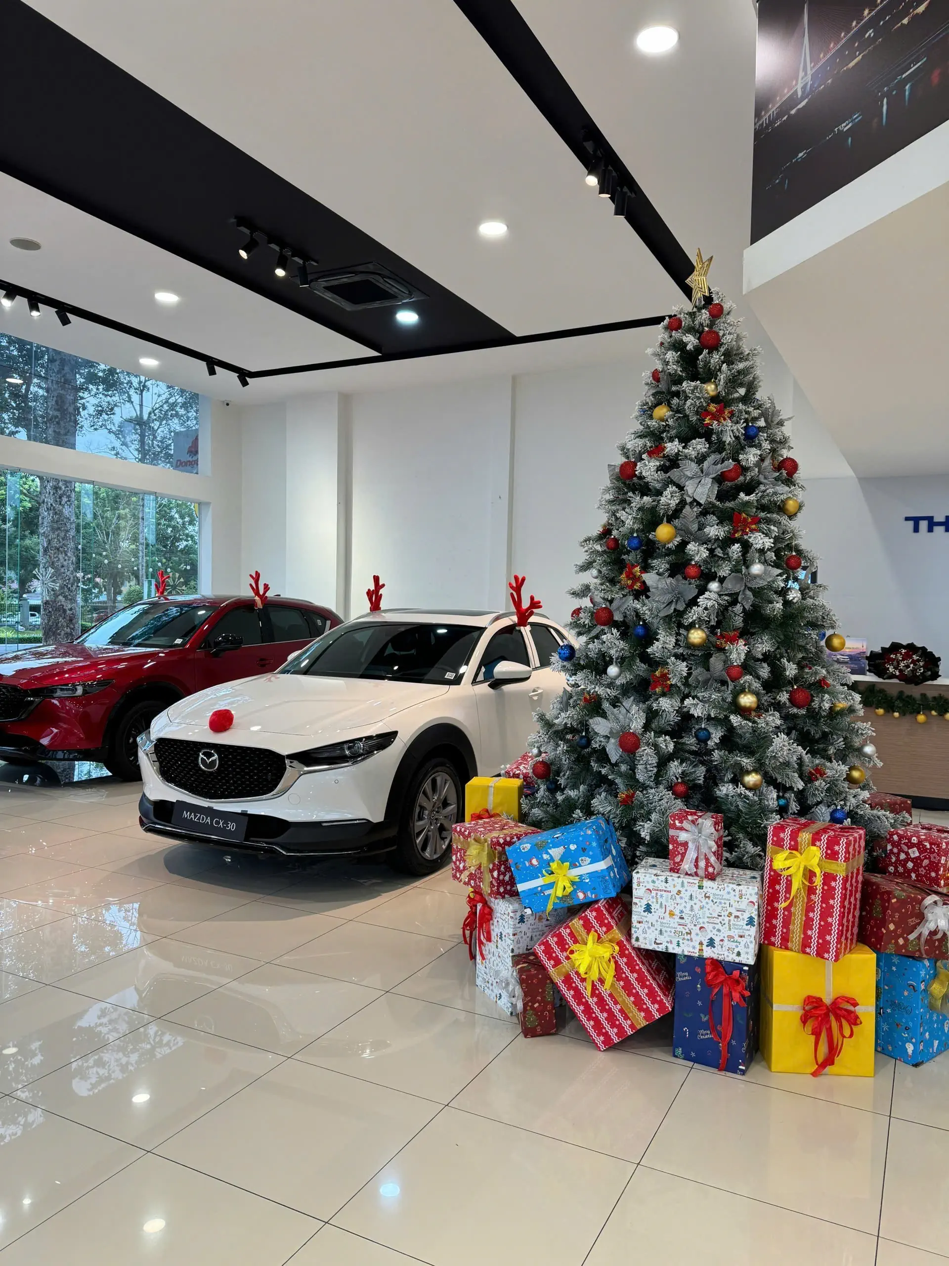 THACO AUTO Đồng Tháp "khoác áo mới" chào đón Giáng sinh 2024