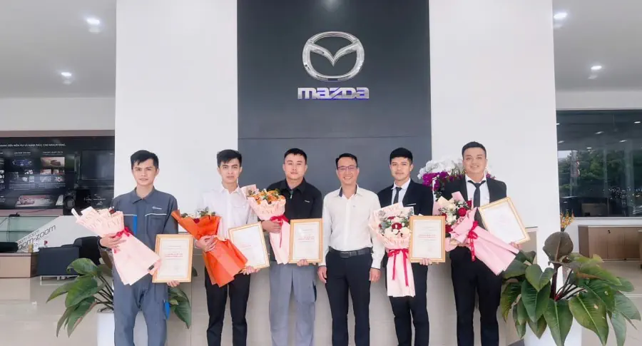 Lễ chào cờ tháng 9: THACO AUTO Gia Lai đẩy mạnh phục vụ khách hàng sau nghị định giảm 50% lệ phí trước bạ