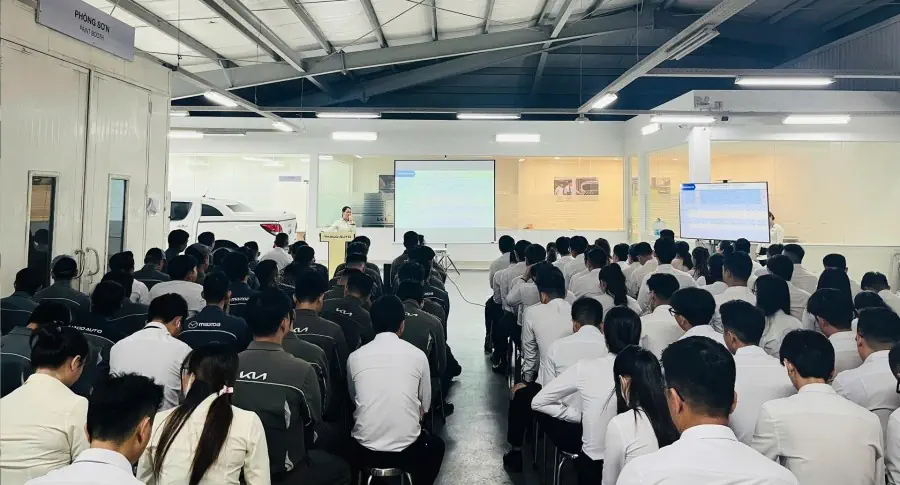 Lễ chào cờ tháng 11: THACO AUTO Gò Vấp  tăng tốc trong tháng cuối cùng ưu đãi 50% lệ phí trước bạ