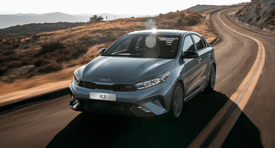 Độc đáo với bộ đôi Kia K3 Turbo GT & 2.0 Premium