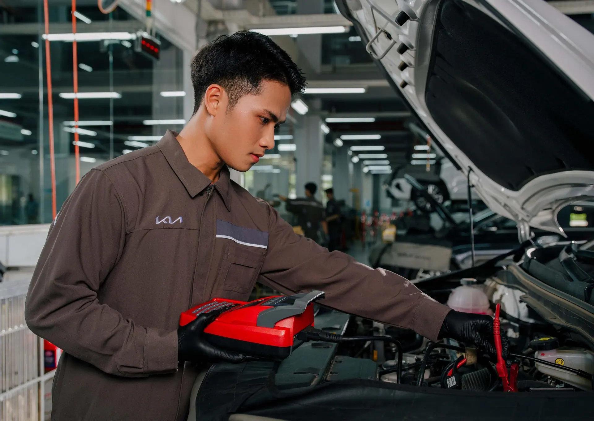 Hệ thống xưởng dịch vụ xe du lịch THACO AUTO: Sự tận tâm tạo nên giá trị