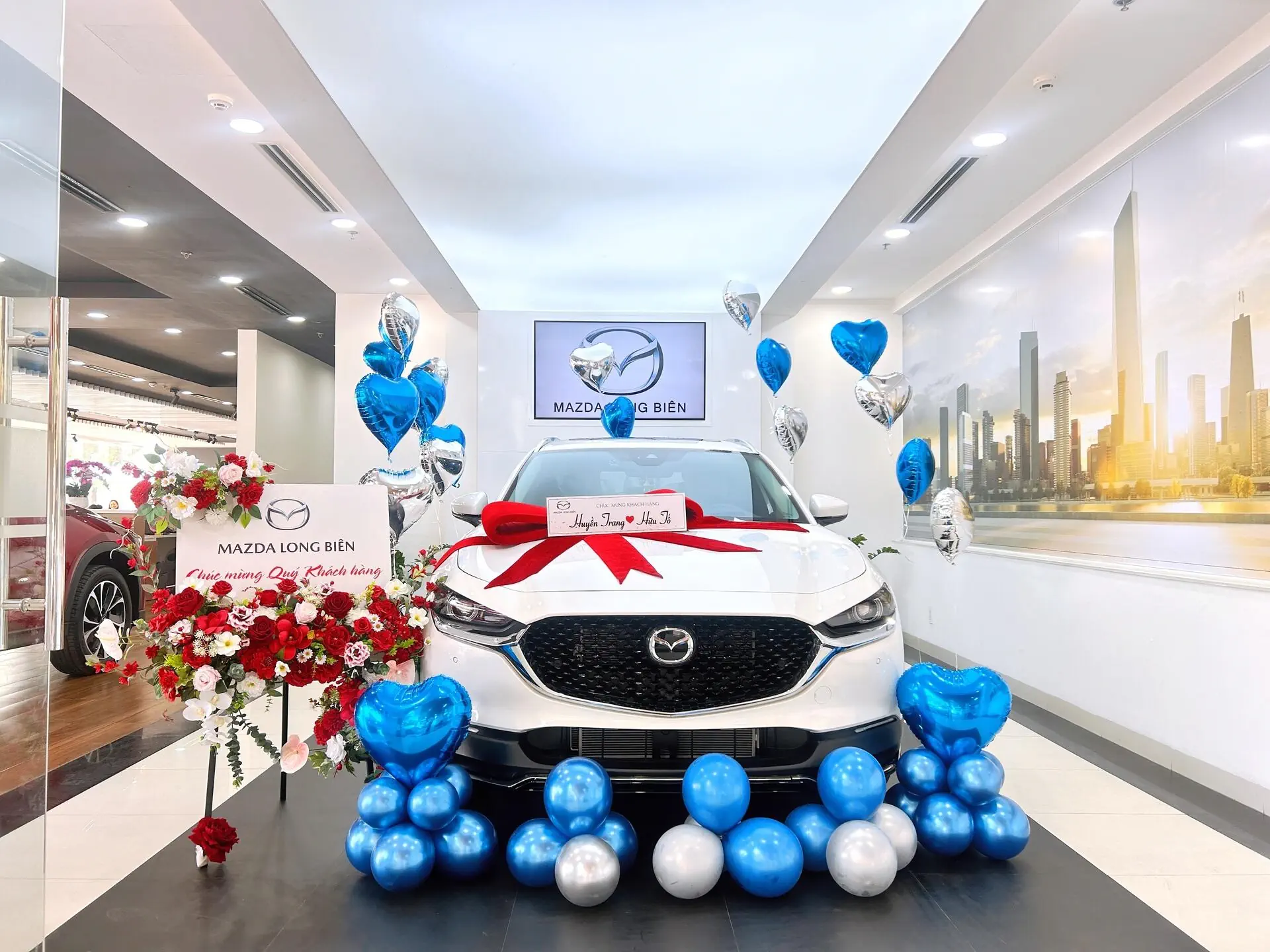 RỘN RÀNG KHÔNG KHÍ BÀN GIAO XE TẠI THACO AUTO LONG BIÊN