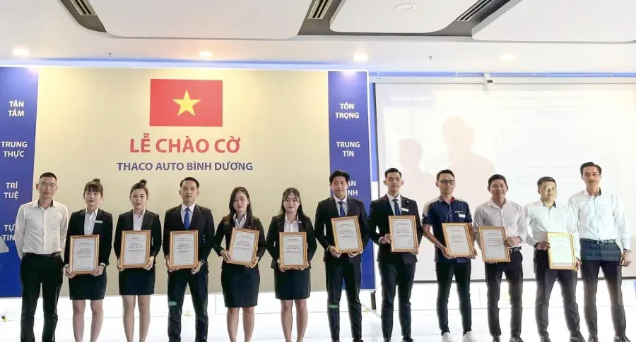 CHÀO CỜ THÁNG CUỐI CÙNG NĂM 2024: THACO AUTO BÌNH DƯƠNG TẬP TRUNG ĐẨY MẠNH HOẠT ĐỘNG CHĂM SÓC KHÁCH HÀNG